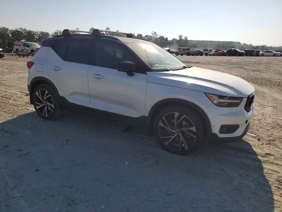 2021 VOLVO XC40 T5 R-DESIGN  