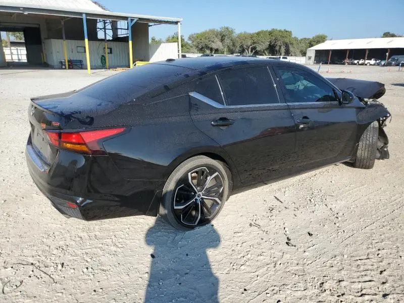 2023 NISSAN ALTIMA SR  