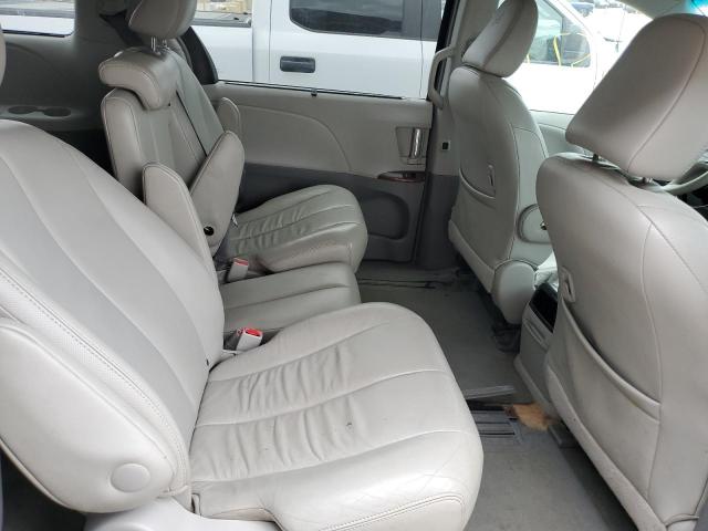 2013 TOYOTA SIENNA XLE