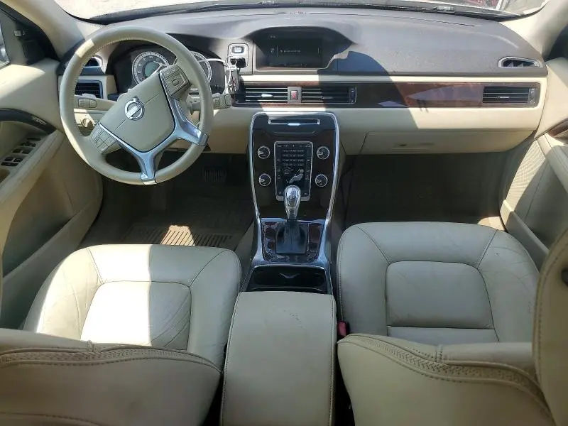 2013 VOLVO XC70 3.2  