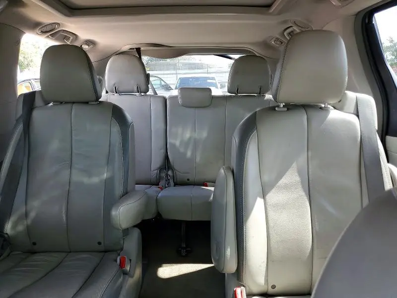2013 TOYOTA SIENNA LIMITED 7-PASSENGER  