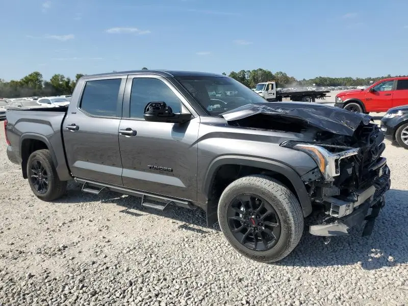2024 TOYOTA TUNDRA CREWMAX SR  
