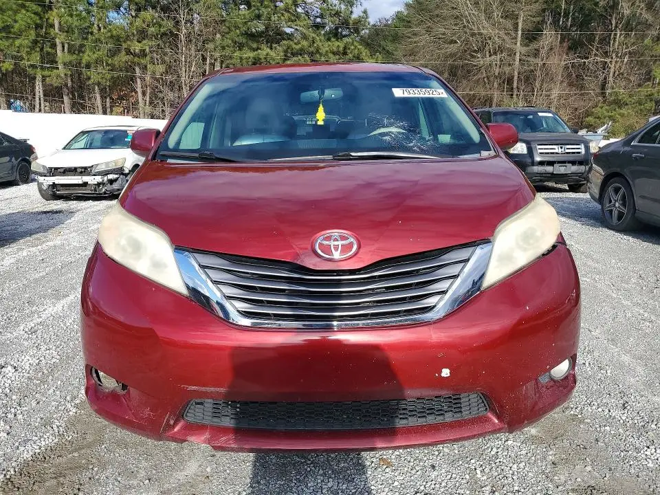 2013 TOYOTA SIENNA XLE  