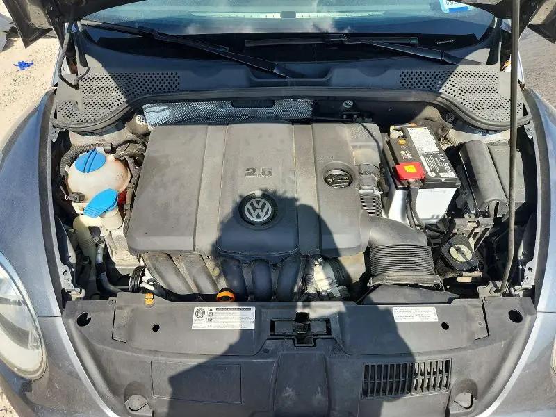 2013 VOLKSWAGEN BEETLE   