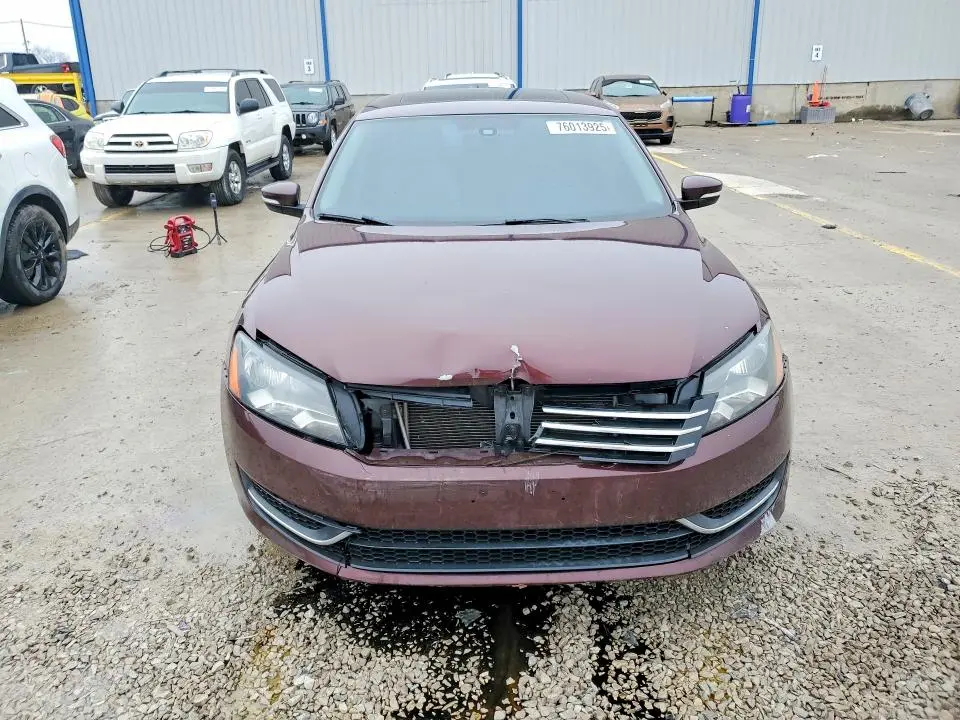 2013 VOLKSWAGEN PASSAT SE  