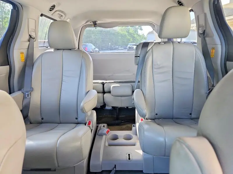 2014 TOYOTA SIENNA XLE 8-PASSENGER  