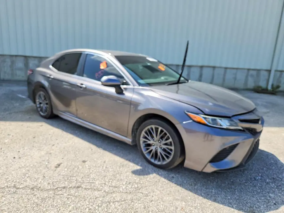 2020 TOYOTA CAMRY SE  
