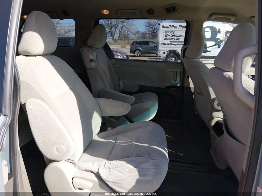 2015 TOYOTA SIENNA LE 8 PASSENGER