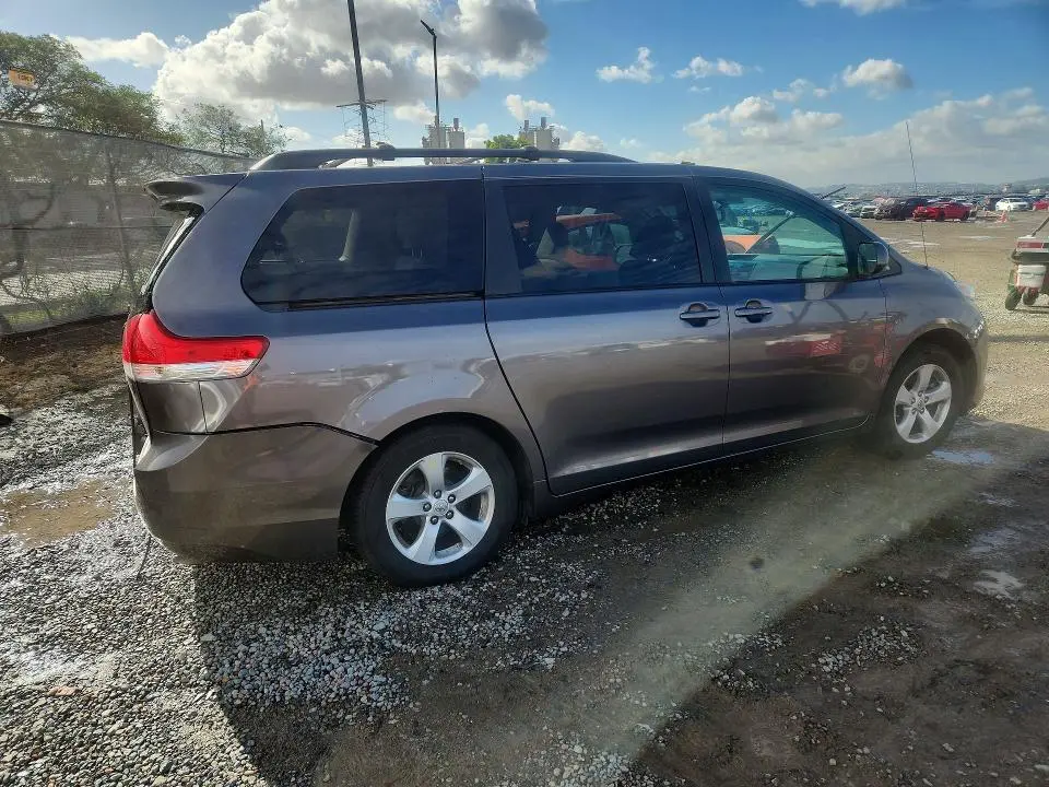 2011 TOYOTA SIENNA LE  