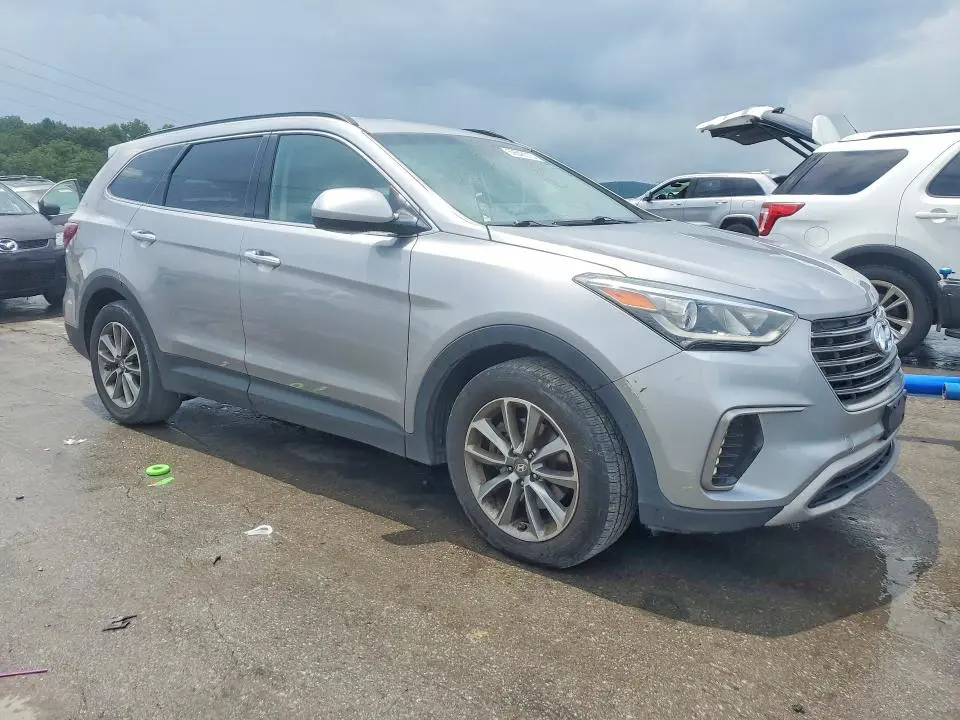 2018 HYUNDAI SANTA FE SE  