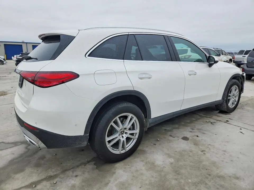 2025 MERCEDES-BENZ GLC 300  