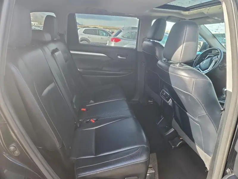 2015 TOYOTA HIGHLANDER XLE  