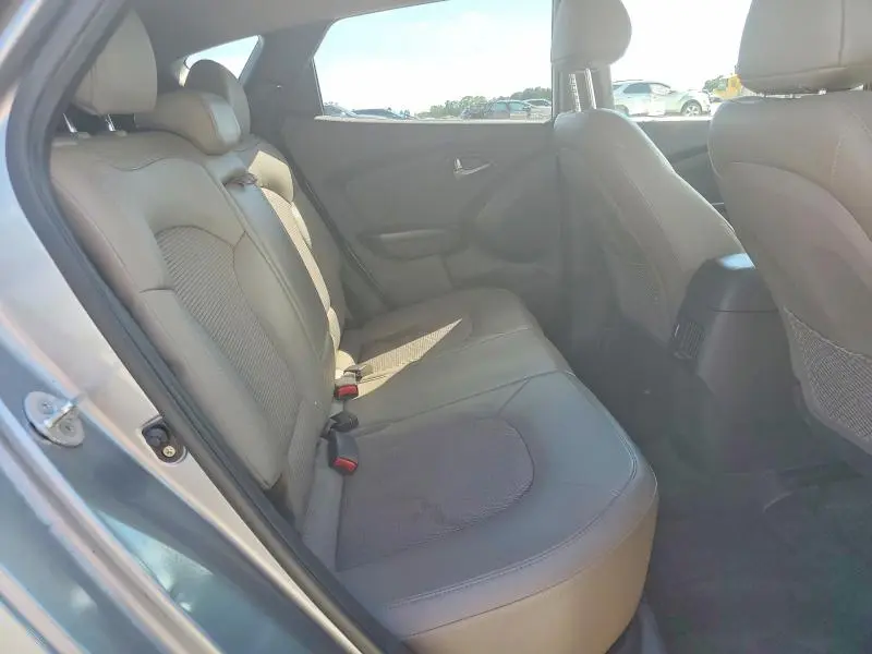 2015 HYUNDAI TUCSON SE  