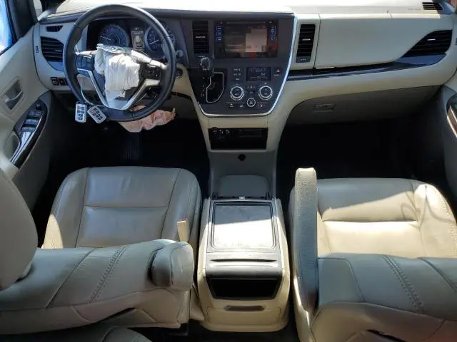 2017 TOYOTA SIENNA XLE  