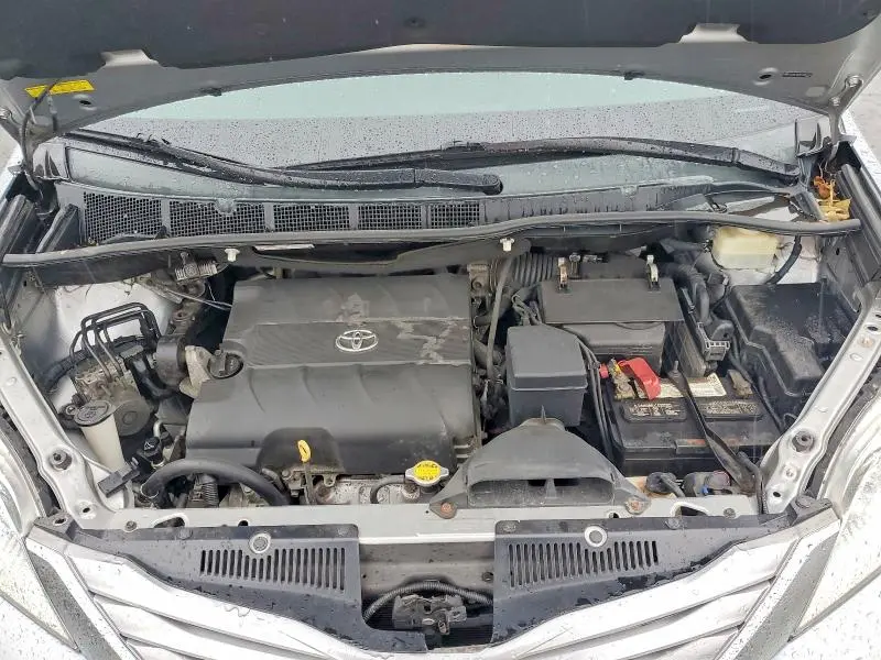 2015 TOYOTA SIENNA LE  