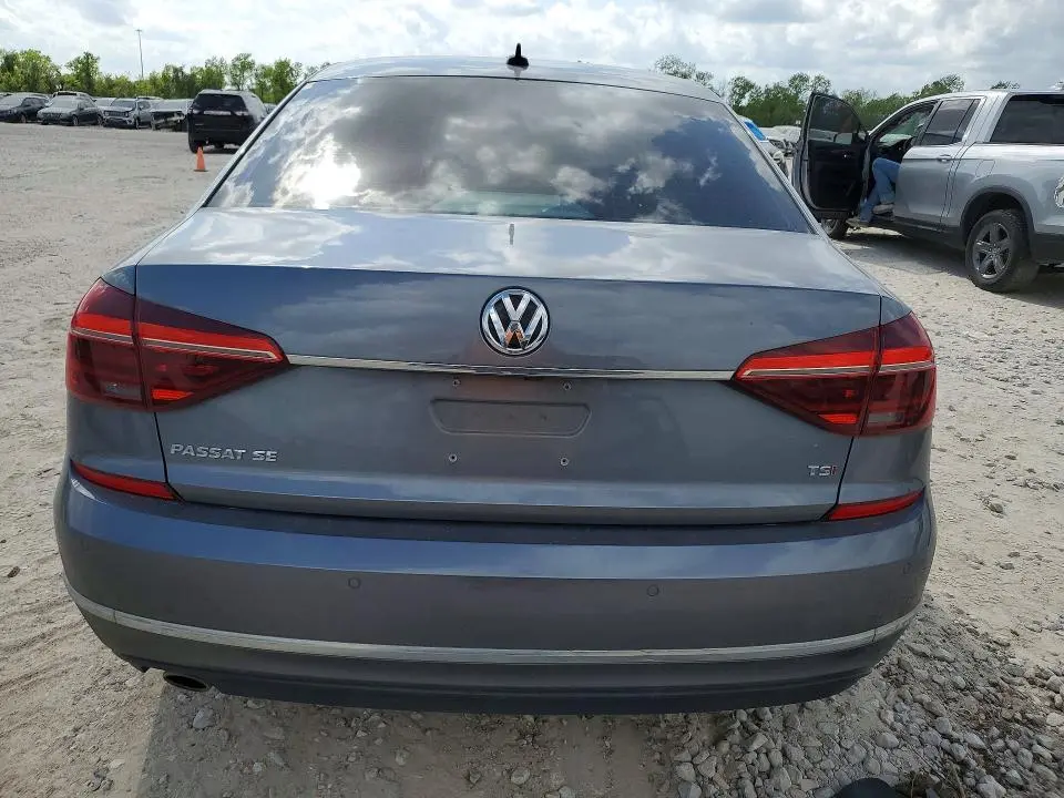 2018 VOLKSWAGEN PASSAT SE  