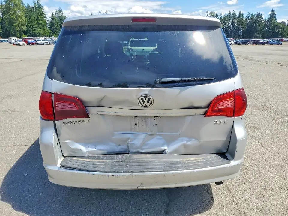 2011 VOLKSWAGEN ROUTAN S  