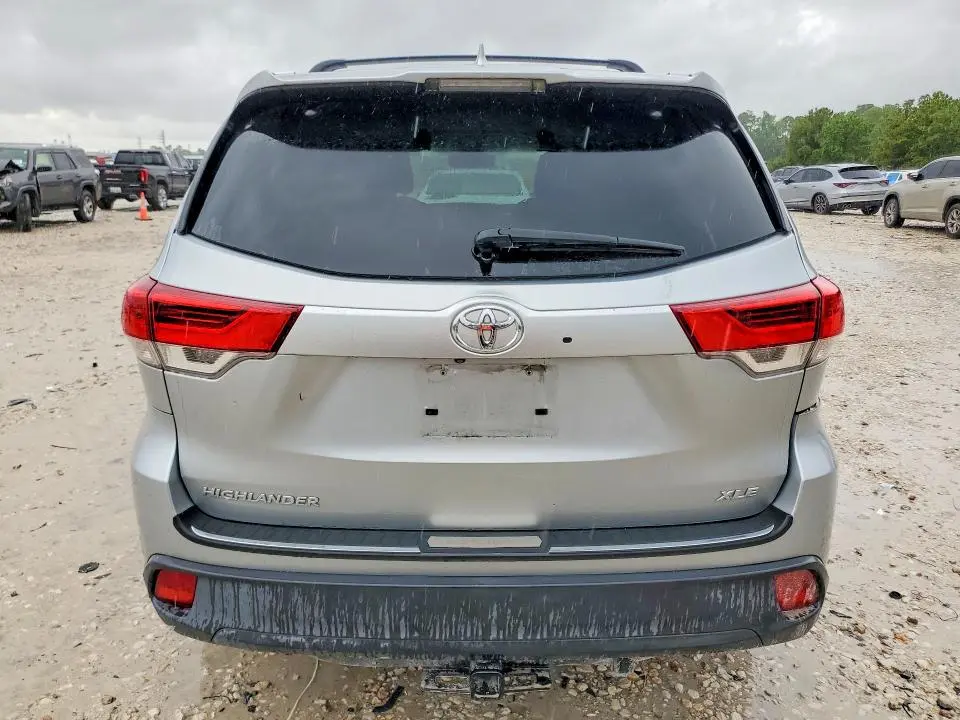 2019 TOYOTA HIGHLANDER XLE  