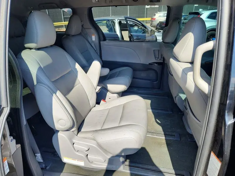 2017 TOYOTA SIENNA XLE 7-PASSENGER  