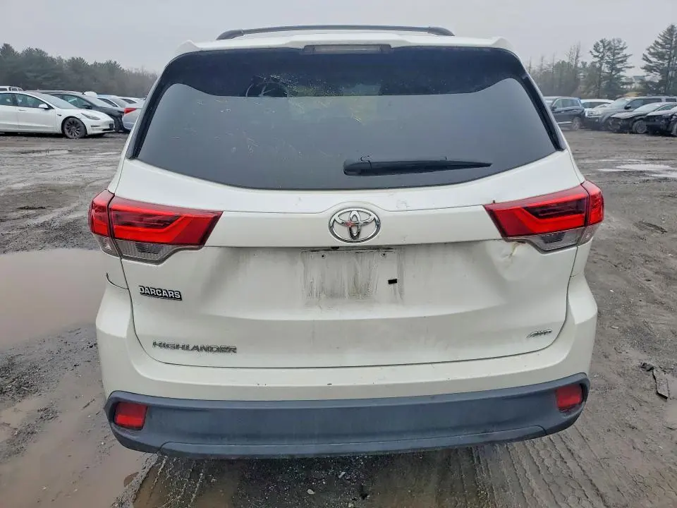 2019 TOYOTA HIGHLANDER LE  