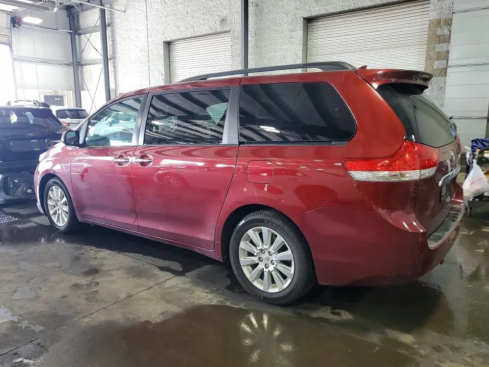 2011 TOYOTA SIENNA LIMITED 7-PASSENGER  