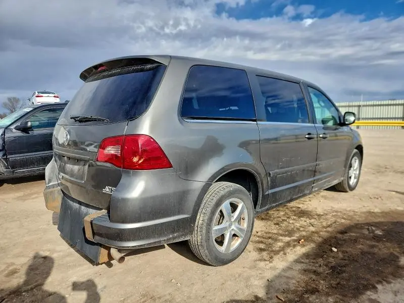 2010 VOLKSWAGEN ROUTAN SE  