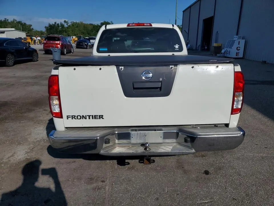 2015 NISSAN FRONTIER S  