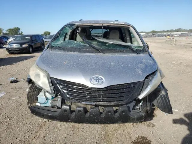 2012 TOYOTA SIENNA LE  