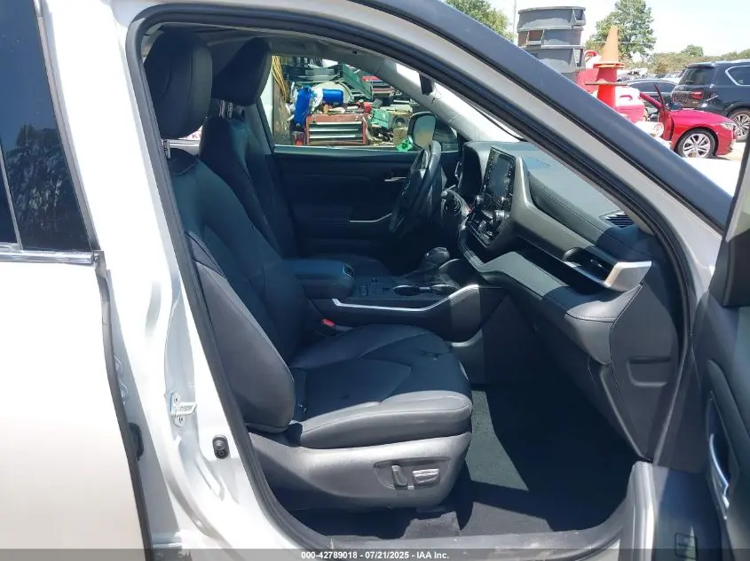 2022 TOYOTA HIGHLANDER XLE