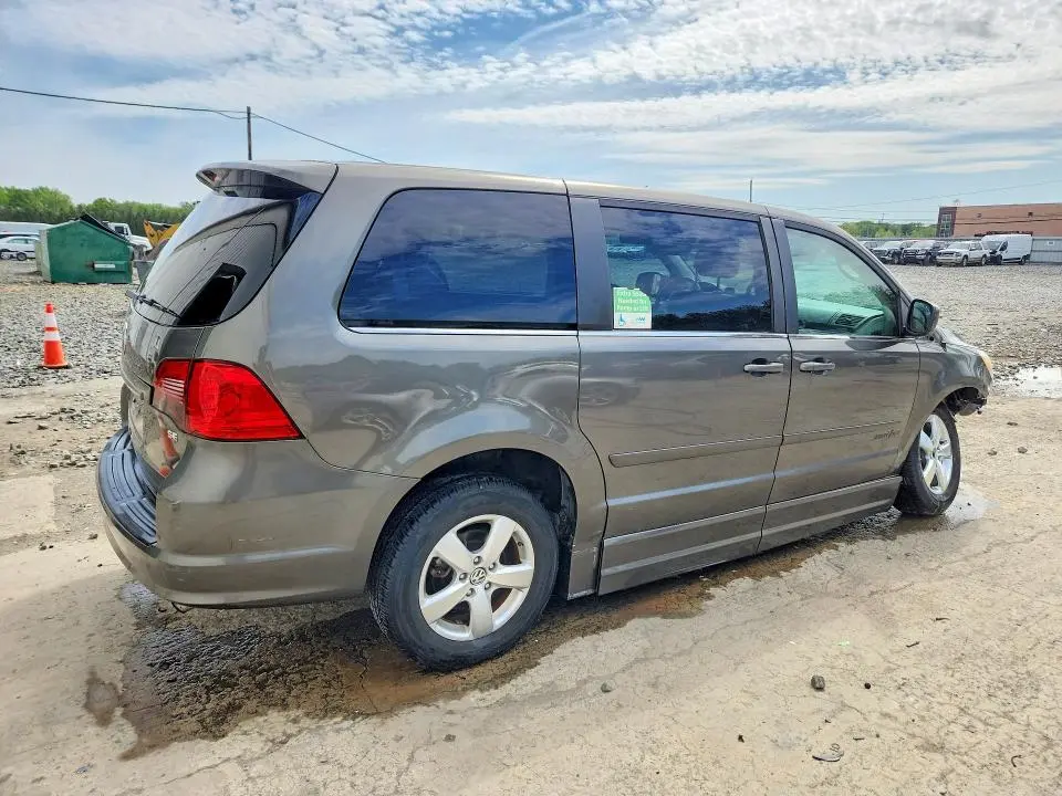 2010 VOLKSWAGEN ROUTAN SE  