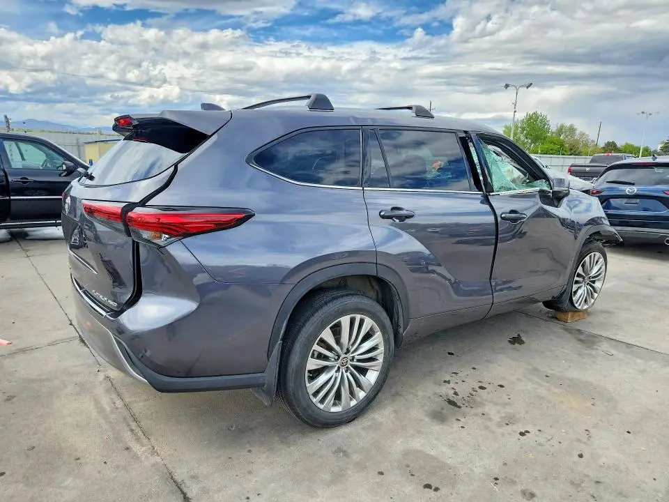 2023 TOYOTA HIGHLANDER PLATINUM  