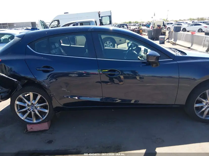 2018 MAZDA MAZDA3 TOURING