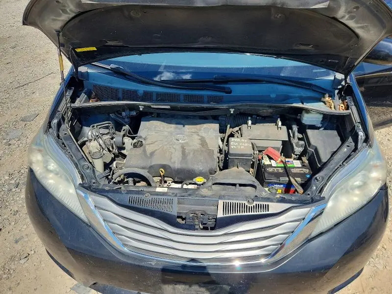 2013 TOYOTA SIENNA XLE 8-PASSENGER  