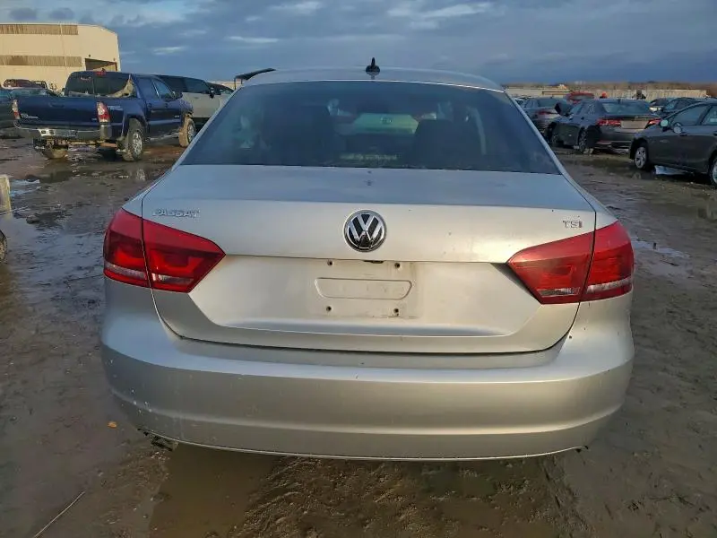 2015 VOLKSWAGEN PASSAT S  
