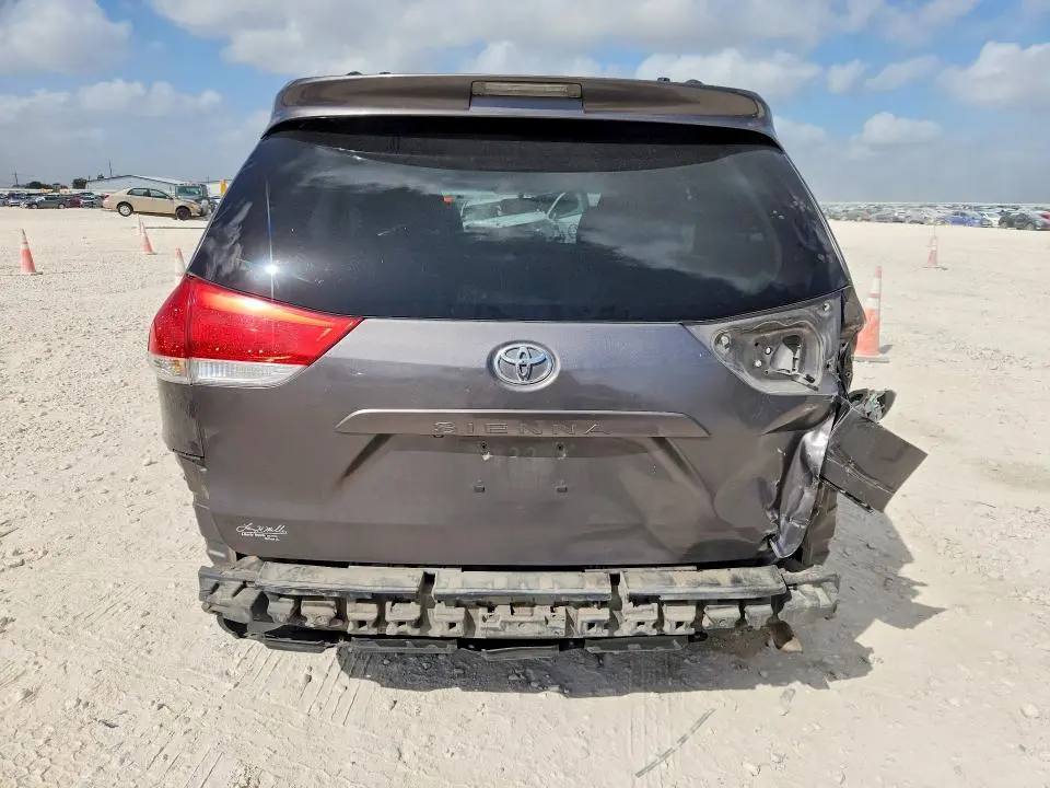 2011 TOYOTA SIENNA XLE 8-PASSENGER  