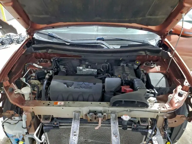 2014 MITSUBISHI OUTLANDER SE  