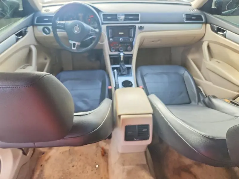 2013 VOLKSWAGEN PASSAT SE  