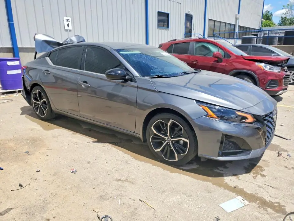 2024 NISSAN ALTIMA SR  
