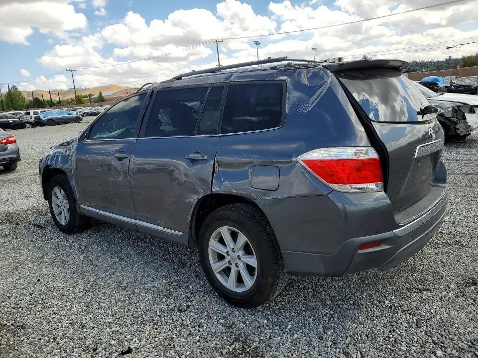 2012 TOYOTA HIGHLANDER SE  