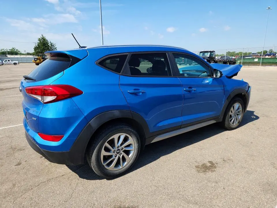 2017 HYUNDAI TUCSON SE  