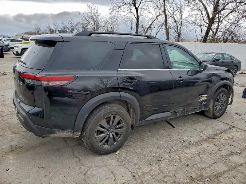 2022 NISSAN PATHFINDER SV  