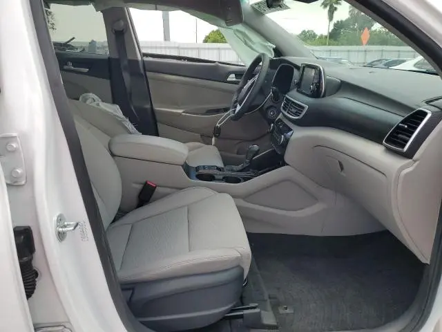 2021 HYUNDAI TUCSON SE  
