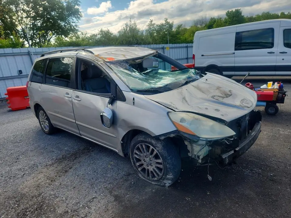 2010 TOYOTA SIENNA XLE  