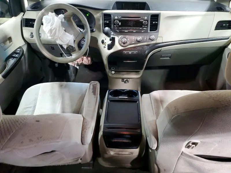 2011 TOYOTA SIENNA LE 8-PASSENGER  