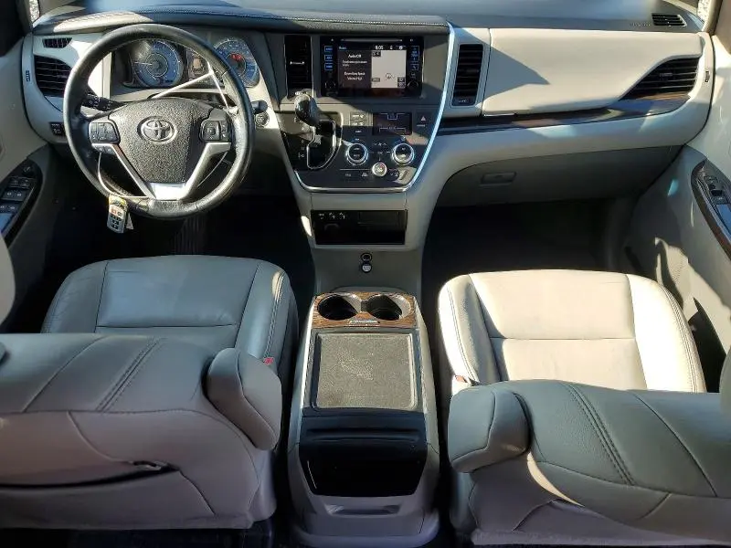 2015 TOYOTA SIENNA XLE 8-PASSENGER  