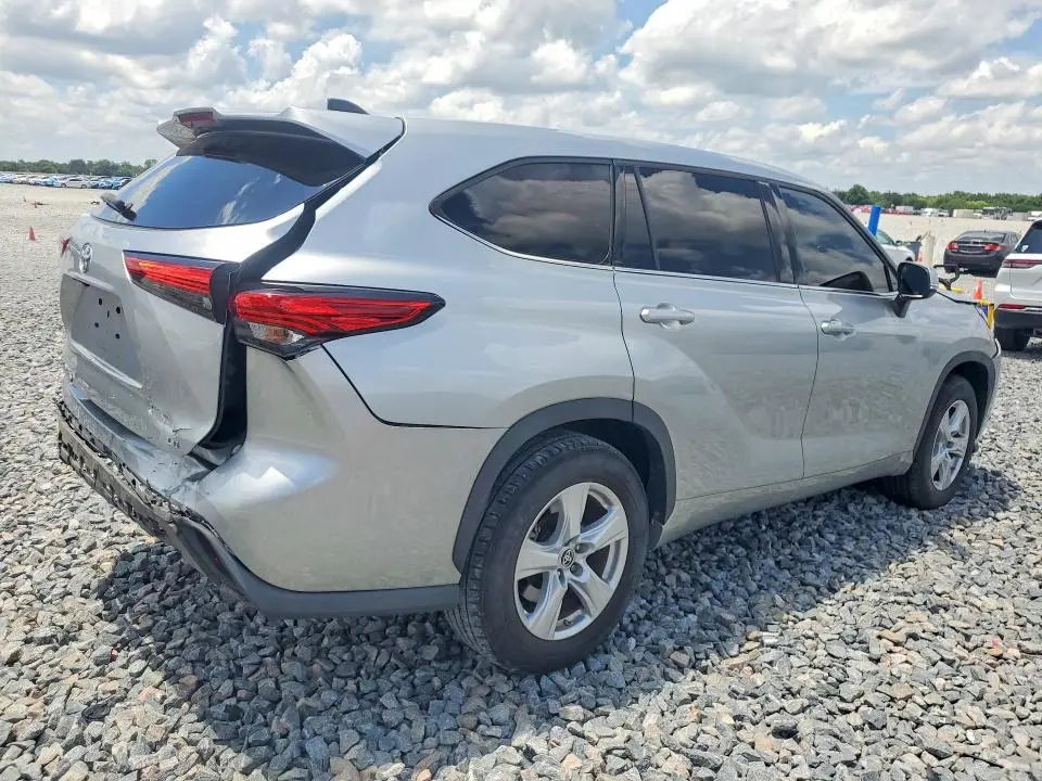 2022 TOYOTA HIGHLANDER LE  