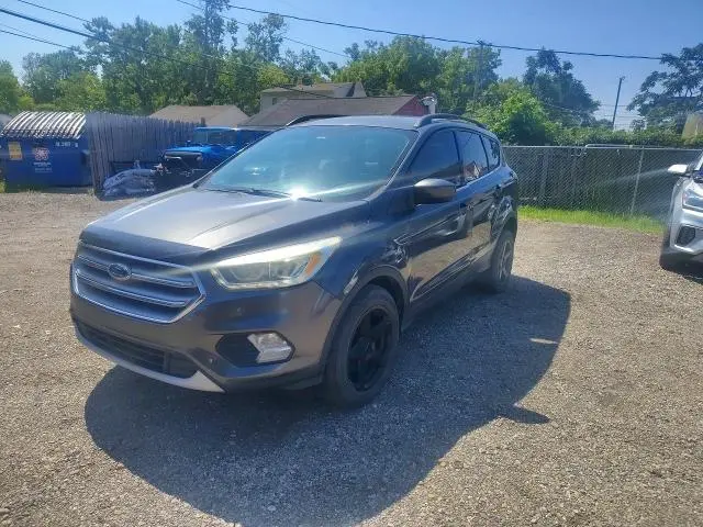 2017 FORD ESCAPE SE  