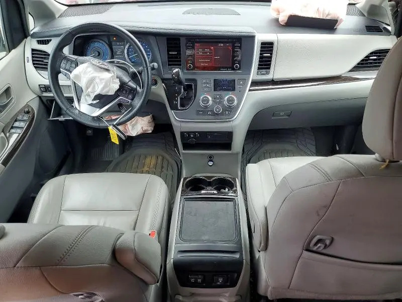 2020 TOYOTA SIENNA XLE 8-PASSENGER  