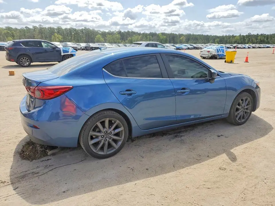 2018 MAZDA 3 TOURING  
