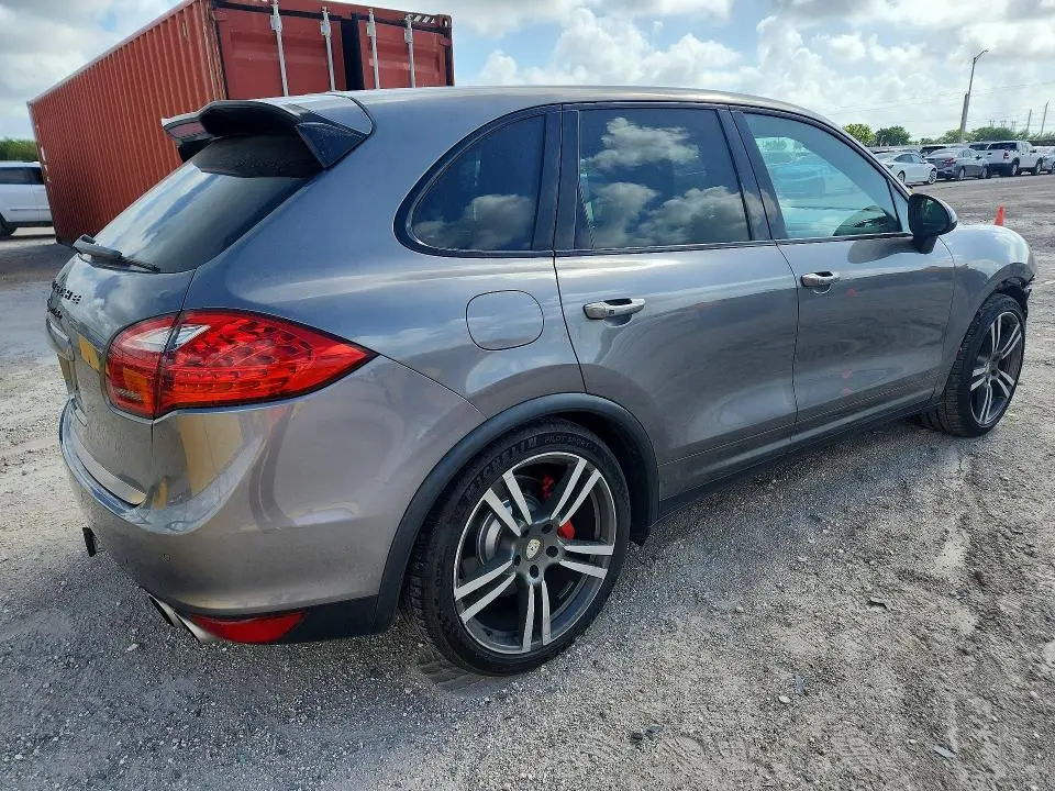 2011 PORSCHE CAYENNE TURBO  